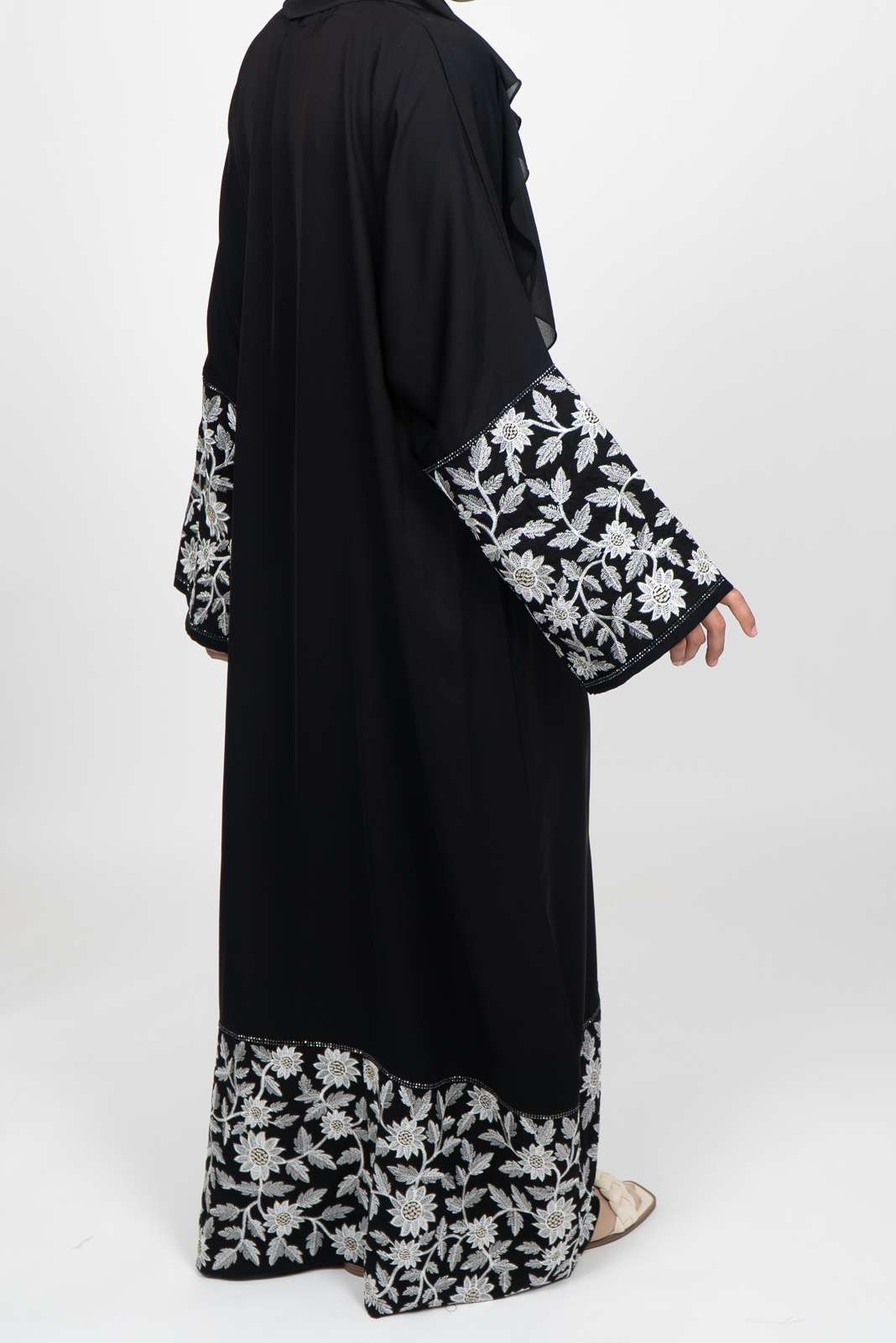 Lily – White Abaya